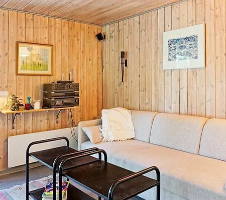 Two-bedroom Holiday In Aakirkeby 5 *