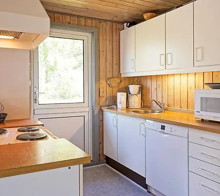Two-bedroom Holiday In Aakirkeby 5 Casa vacanze *